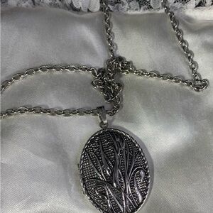 Elegant Vintage Silver Locket Necklace